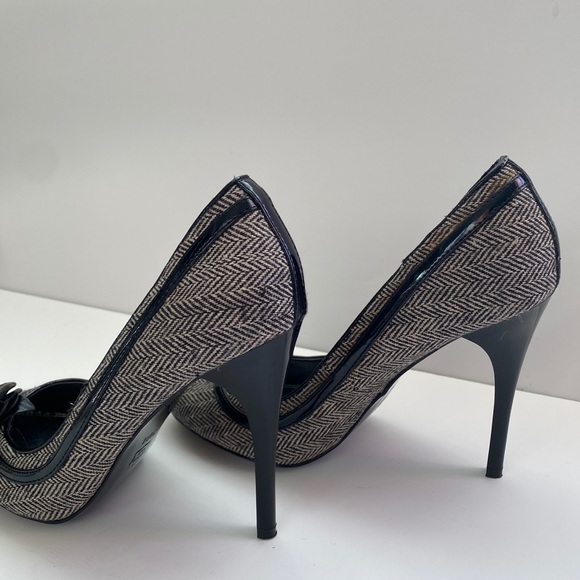 Classic heels with floral detail - Picture 4 of 8